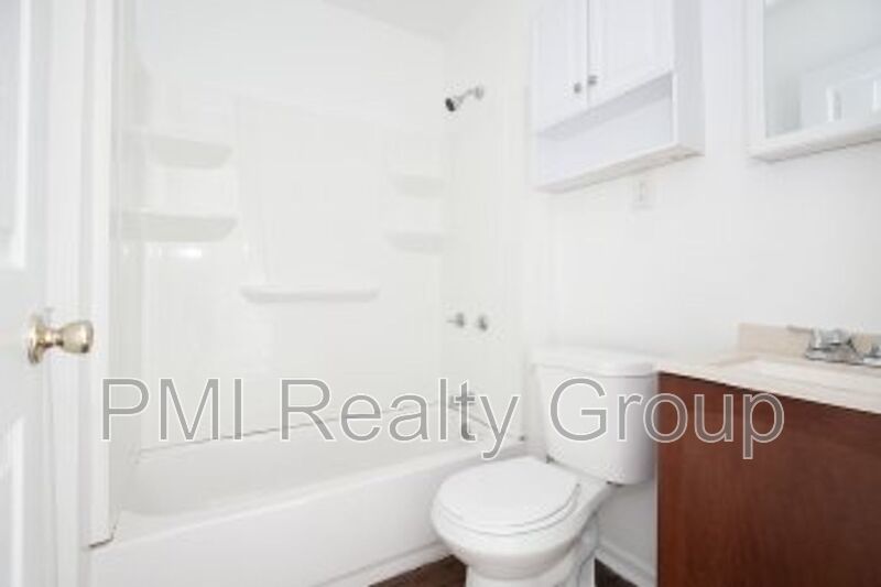 Charming 2-Bed Oasis at 116 Water St, Elyria – Your Cozy Retreat Awaits! property image